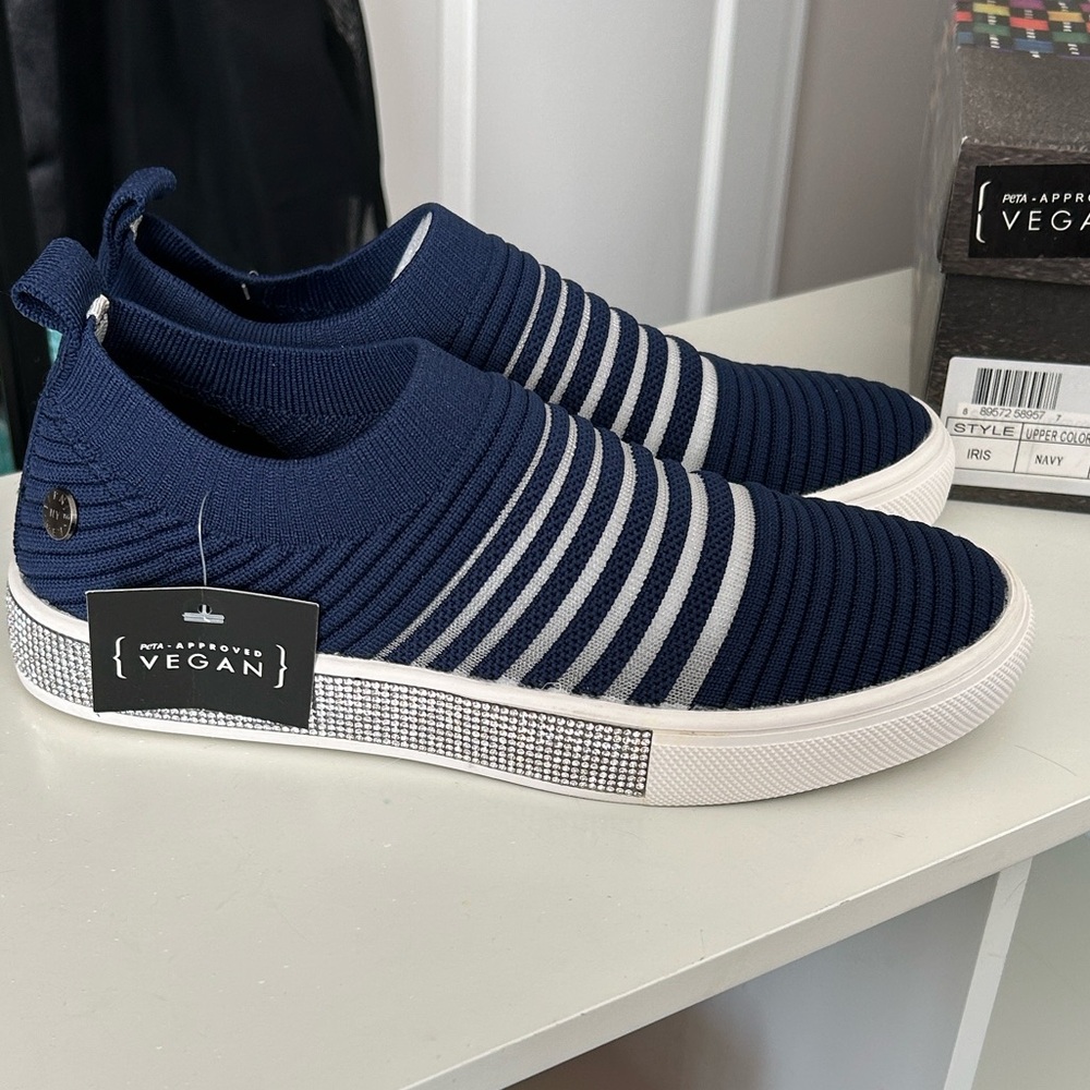 bernie mev. Navy Knit Slip-On Sneakers with see through shirt Stripes